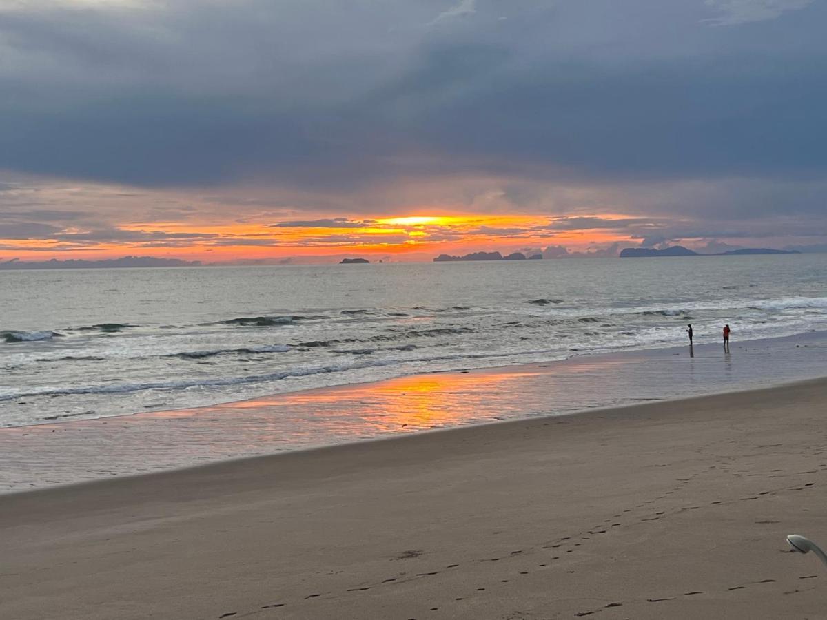 Lanta Seafront Resort Koh Lanta Exterior photo